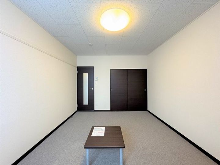 レオネクストセリバテール仁川Ⅱ101の居間