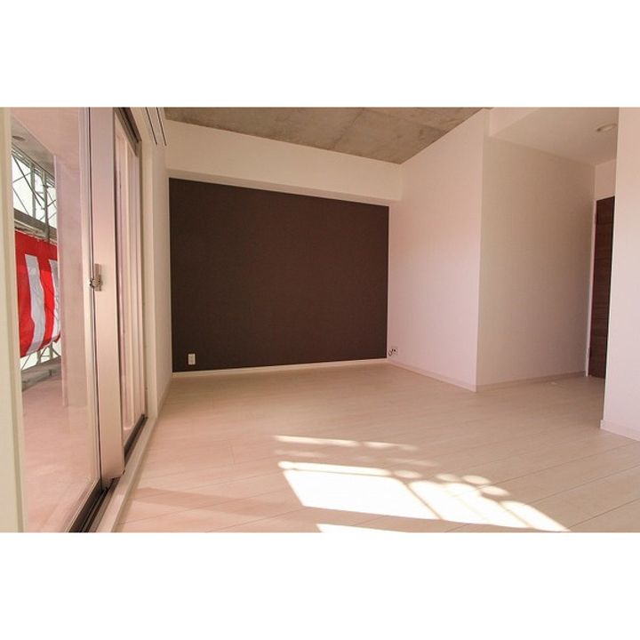 宮崎県宮崎市潮見町の賃貸マンションの居間