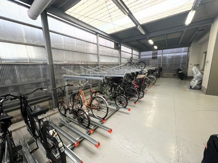 テン・フォーティのその他画像