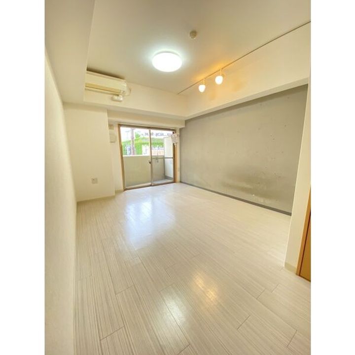 PHOENIX難波EASTの居間