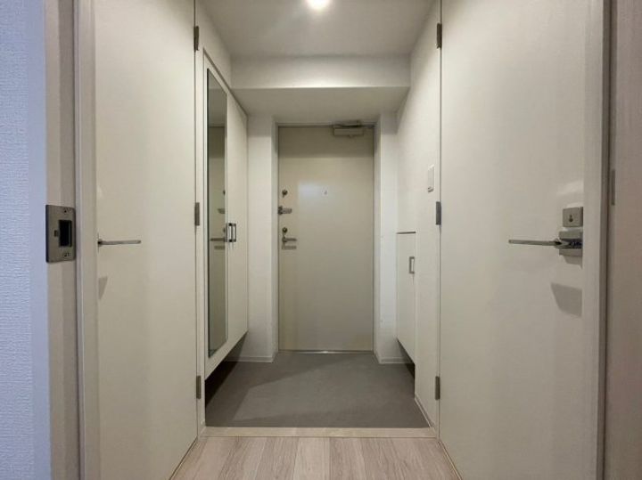 セレニテフラン本町の玄関