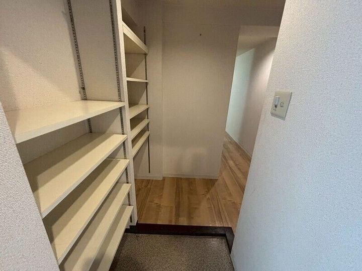 コモグランツ松屋町の玄関