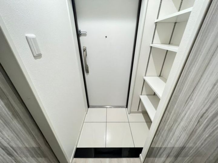 グランドステージ花園505の玄関