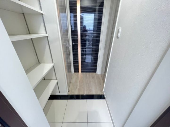 グランドステージ花園505の玄関