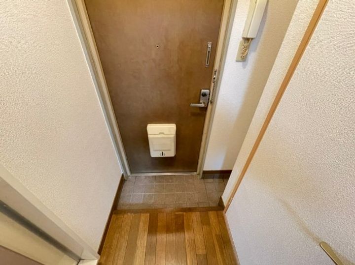 大阪府大阪市西成区天下茶屋1丁目(マンション)の賃貸物件の玄関