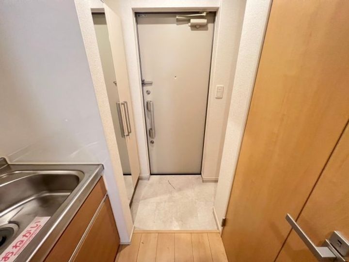 大阪府大阪市西成区玉出西1丁目(アパート)の賃貸物件の玄関