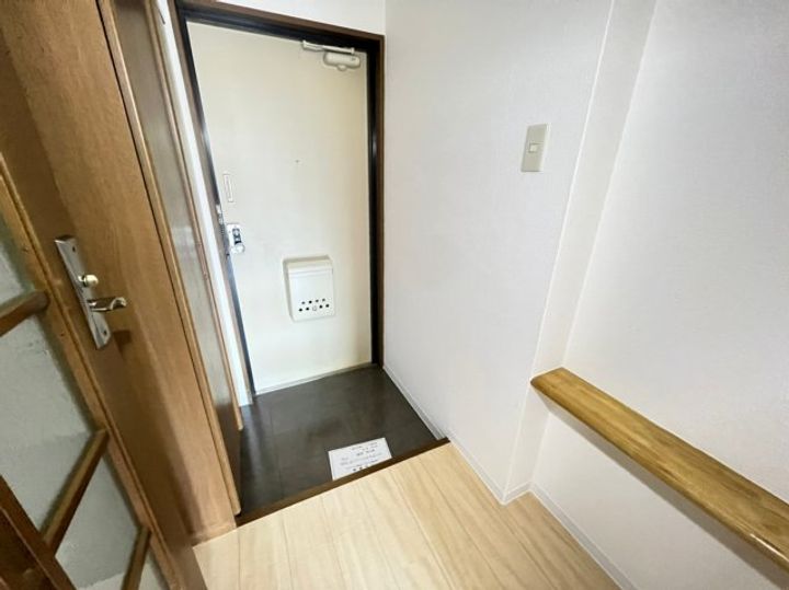 大阪府大阪市西成区南津守4丁目(マンション)の賃貸物件の玄関