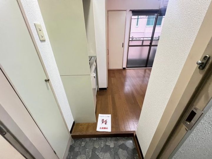 和所マンション中加賀屋の玄関