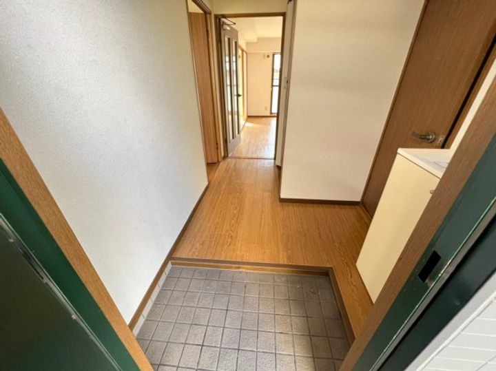 シャルマンコーポネイビーの玄関