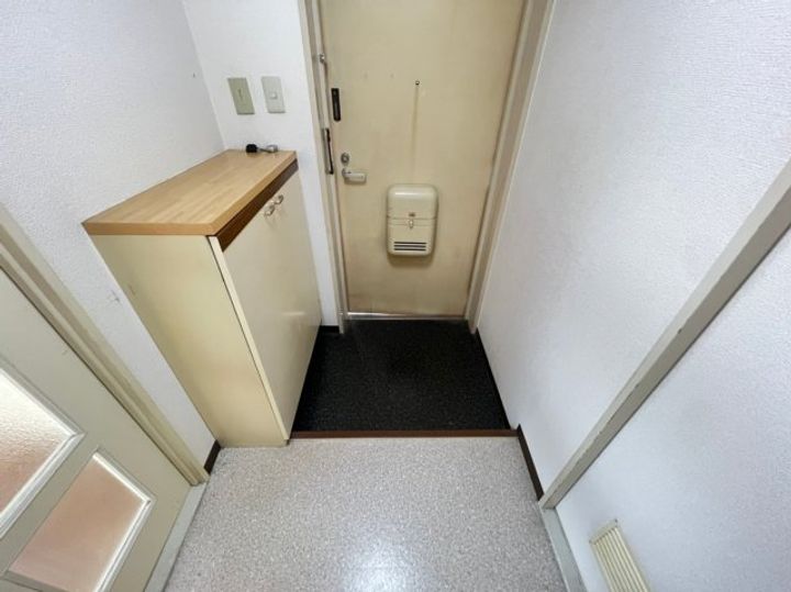 大阪府大阪市西成区岸里3丁目(マンション)の賃貸物件の玄関