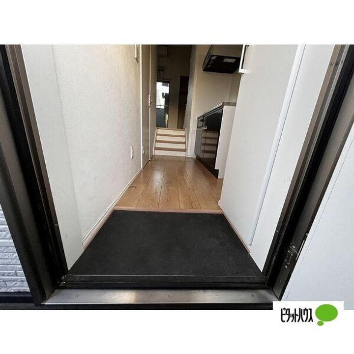 愛知県名古屋市南区呼続3丁目の賃貸アパートの玄関