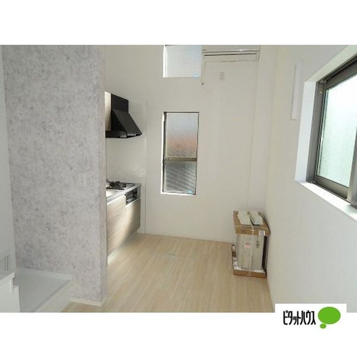 愛知県名古屋市南区道徳新町4丁目(アパート)の賃貸物件の居間