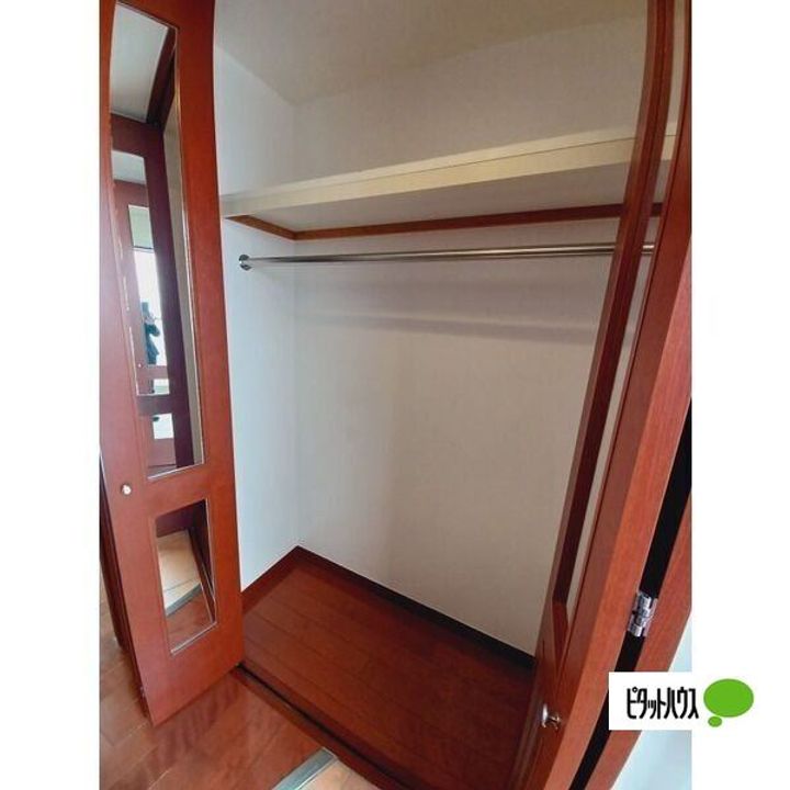 愛知県名古屋市昭和区山里町の賃貸マンションの内装