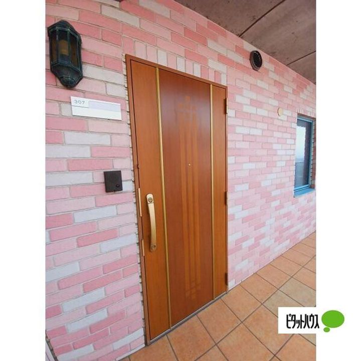 愛知県名古屋市昭和区山里町の賃貸マンションの玄関