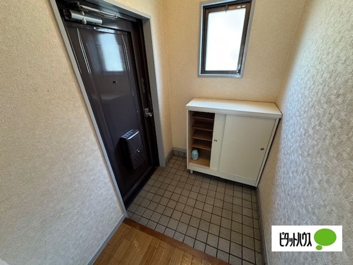 メゾン見晴台401の玄関