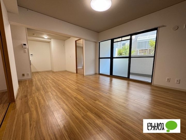 エルグランデ萩山の居間