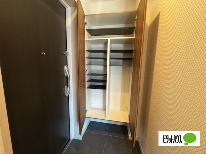 愛知県名古屋市熱田区六番2丁目の賃貸マンションの玄関