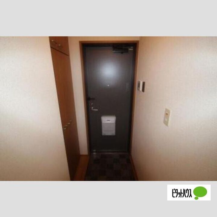 愛知県名古屋市天白区中砂町の賃貸アパートの玄関