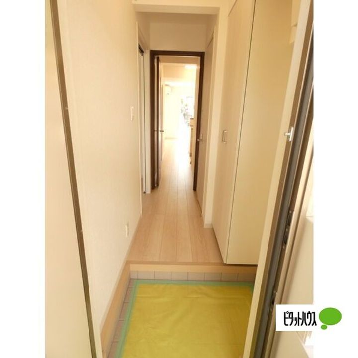 愛知県名古屋市天白区一つ山3丁目の賃貸アパートの玄関