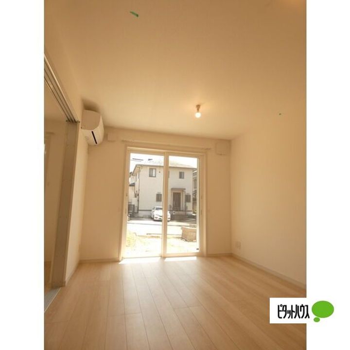 愛知県名古屋市天白区一つ山3丁目の賃貸アパートの居間