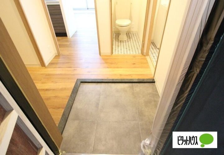 愛知県名古屋市瑞穂区彌富通5丁目の賃貸マンションの玄関