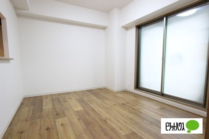 愛知県名古屋市瑞穂区彌富通5丁目の賃貸マンションの居間