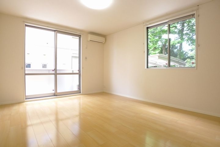 【シャーメゾン】サジテール小倉台C棟101の居間