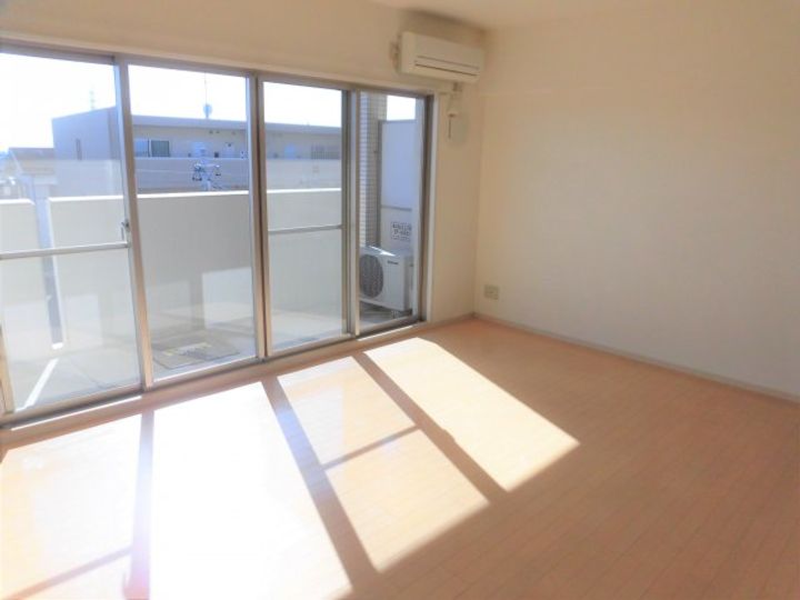 アクシス三本木の居間