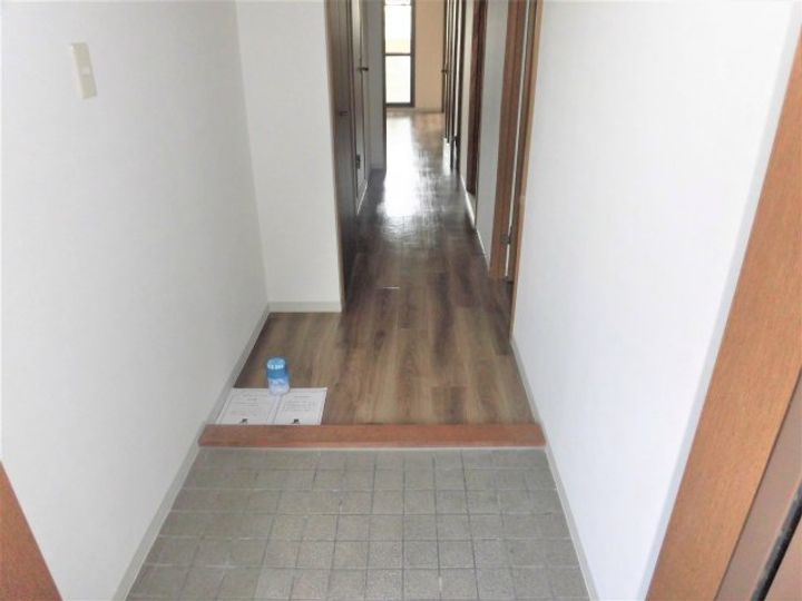 アプレシェ502の玄関