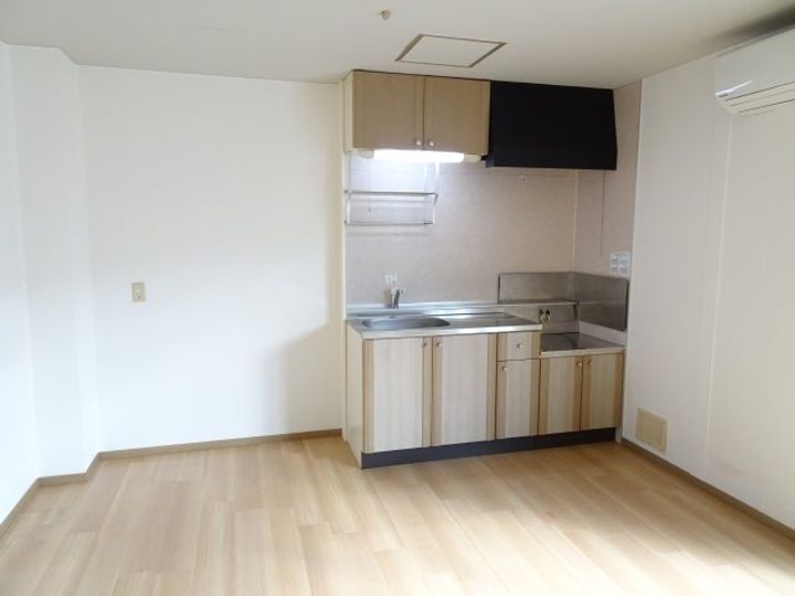 ウィンディア本今B棟15のキッチン