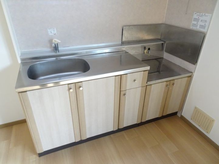 ウィンディア本今B棟15のキッチン