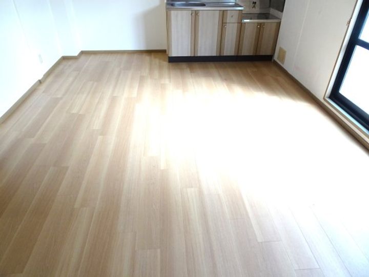 ウィンディア本今B棟15の居間