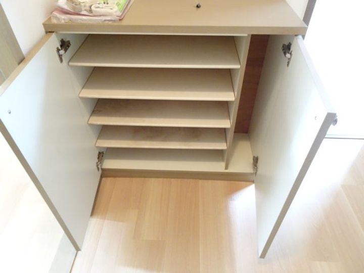 ウィンディア本今B棟15の玄関