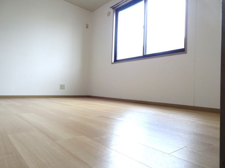 ウィンディア本今B棟15の内装