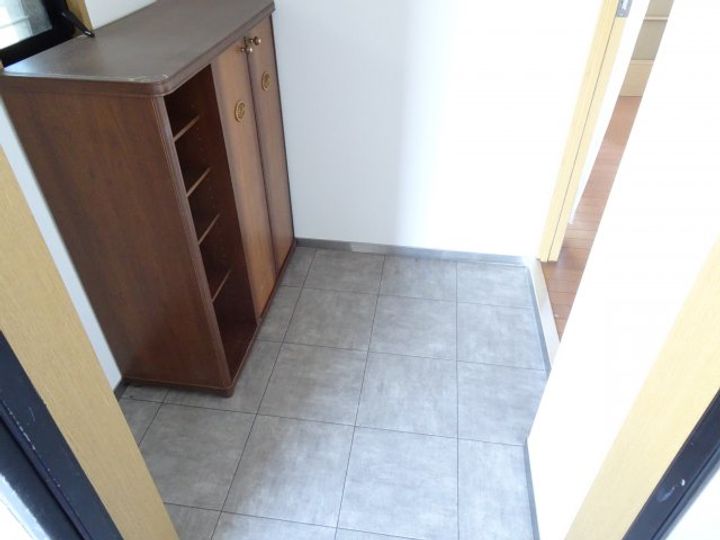 アクアポリスランドマーク2000B8の玄関