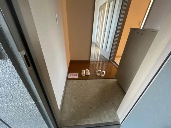 コンフォールシャトーの玄関