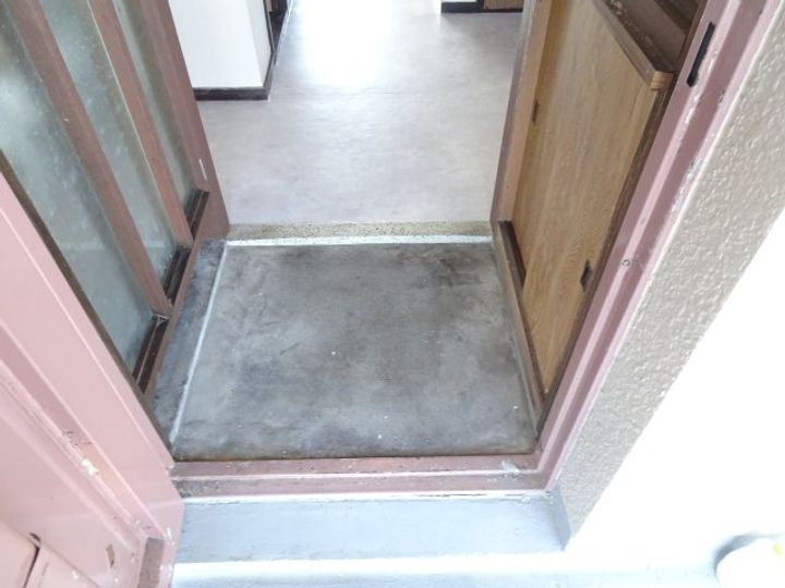 木戸団地302の玄関