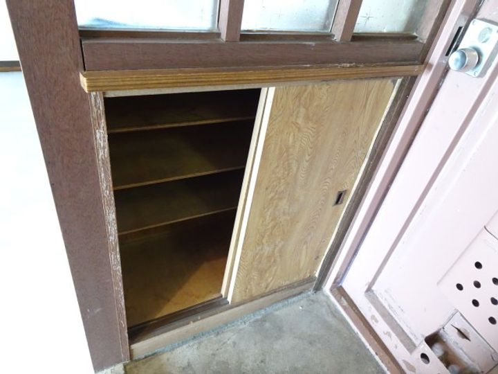 木戸団地302の玄関