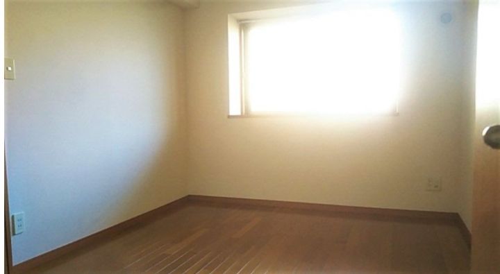 ウエストビレッジ21105の居間