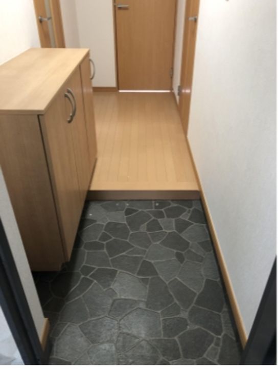 日の出アパートメント201の玄関