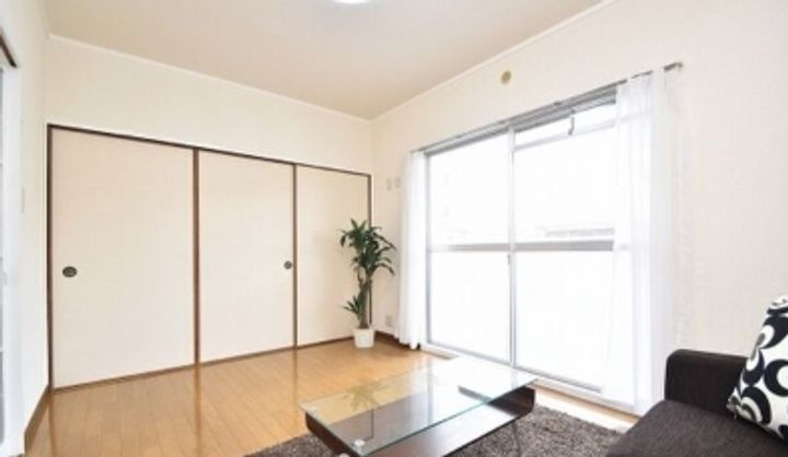 アーバンハイツ渡辺 102の居間