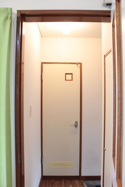 ルミエールアライⅡ202の玄関