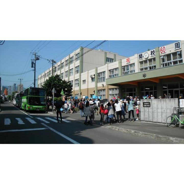 エステラ二十四軒A館の周辺