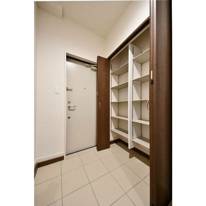 プレメゾン円山の玄関