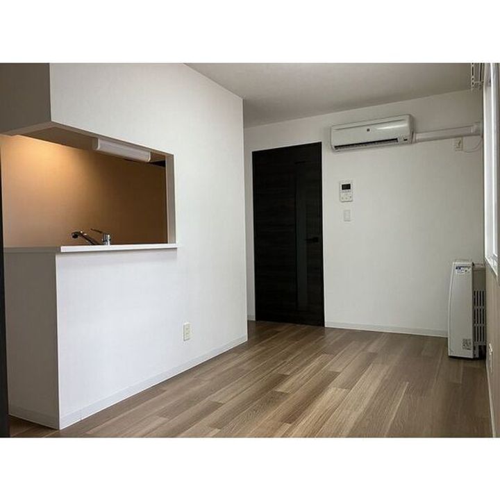 グランドサクセス北6条の居間