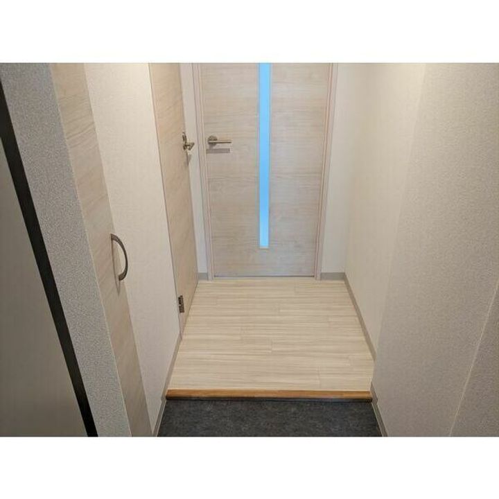 シティプレミア白石の玄関