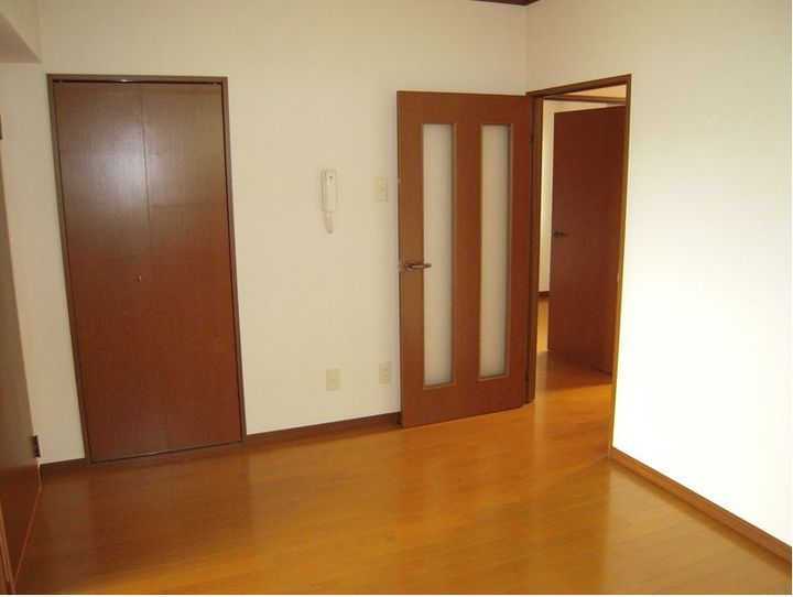 ロイヤルハイツ303の内装