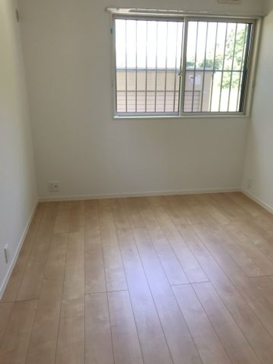 サンハピネス築地102の居間