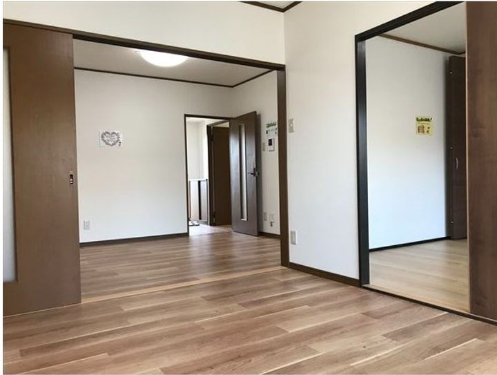 ロイヤルハイツⅡ301の居間