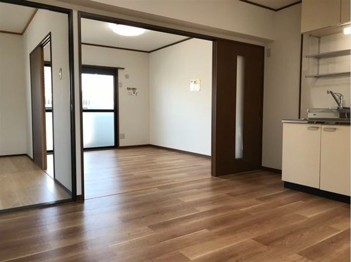 ロイヤルハイツⅡ301の居間